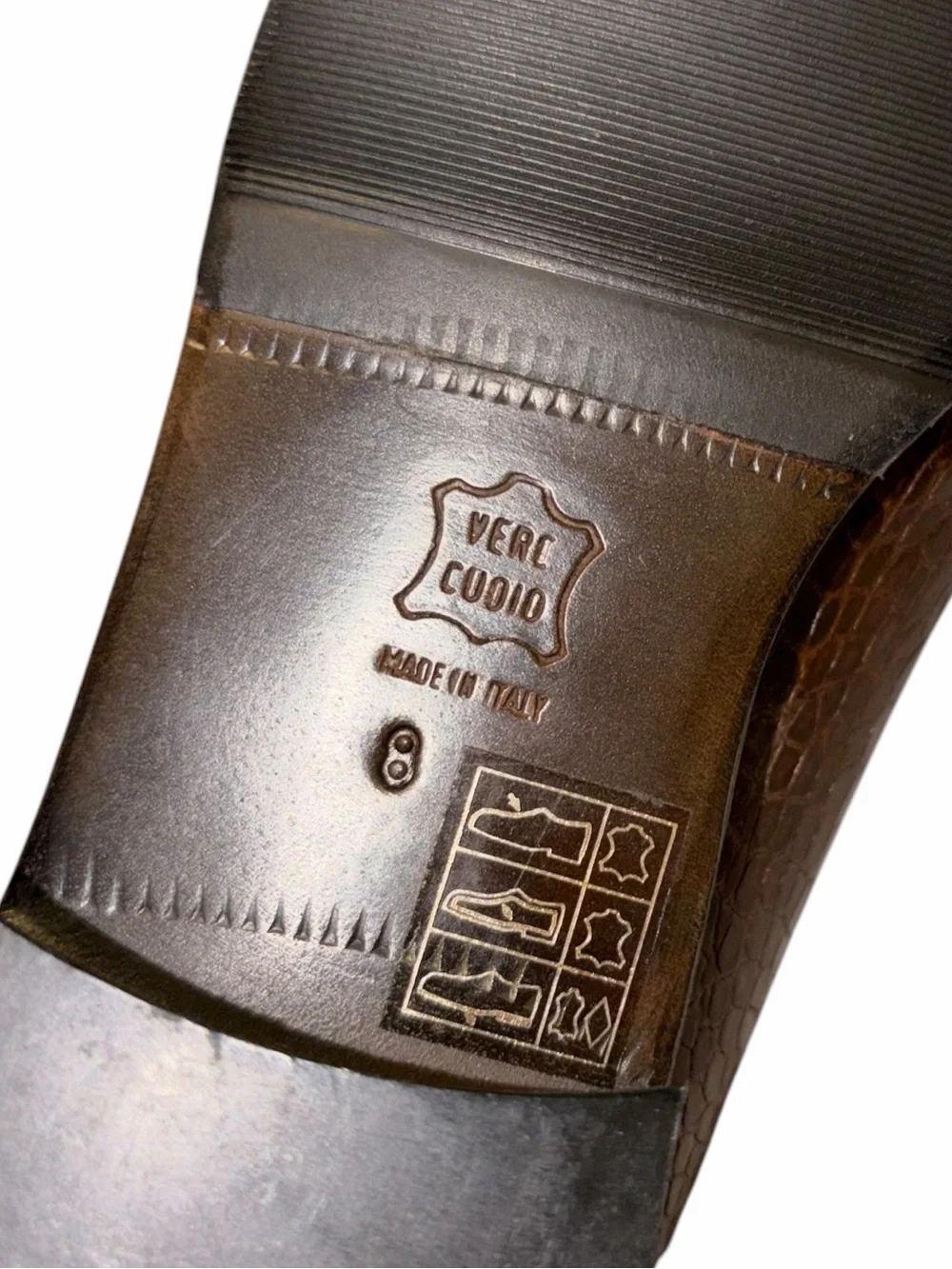 NWOT Vintage St. John Brown Croc Embossed Leather Loafers Gold Hardware Italy 8